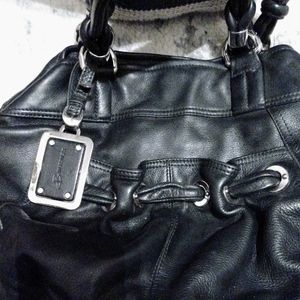 B. Makowsky Black Leather Women's Purse
